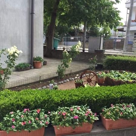 Къща Мечта Hotel Chernomorets Buitenkant foto