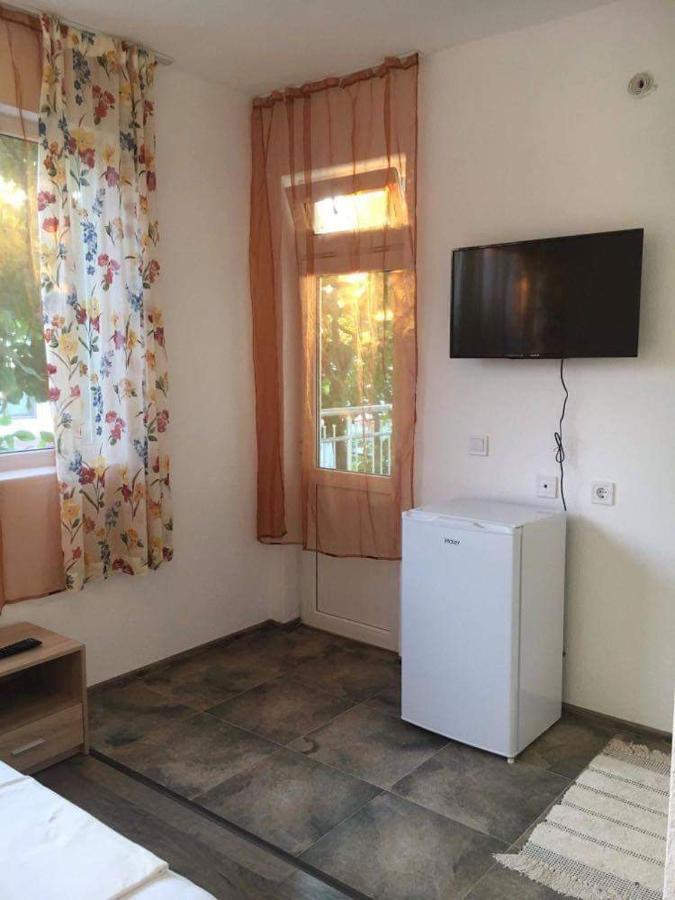 Къща Мечта Hotel Chernomorets Buitenkant foto
